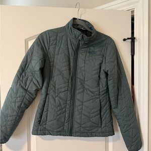The North Face Women's Quilted Puffer Jacket - Dark Green